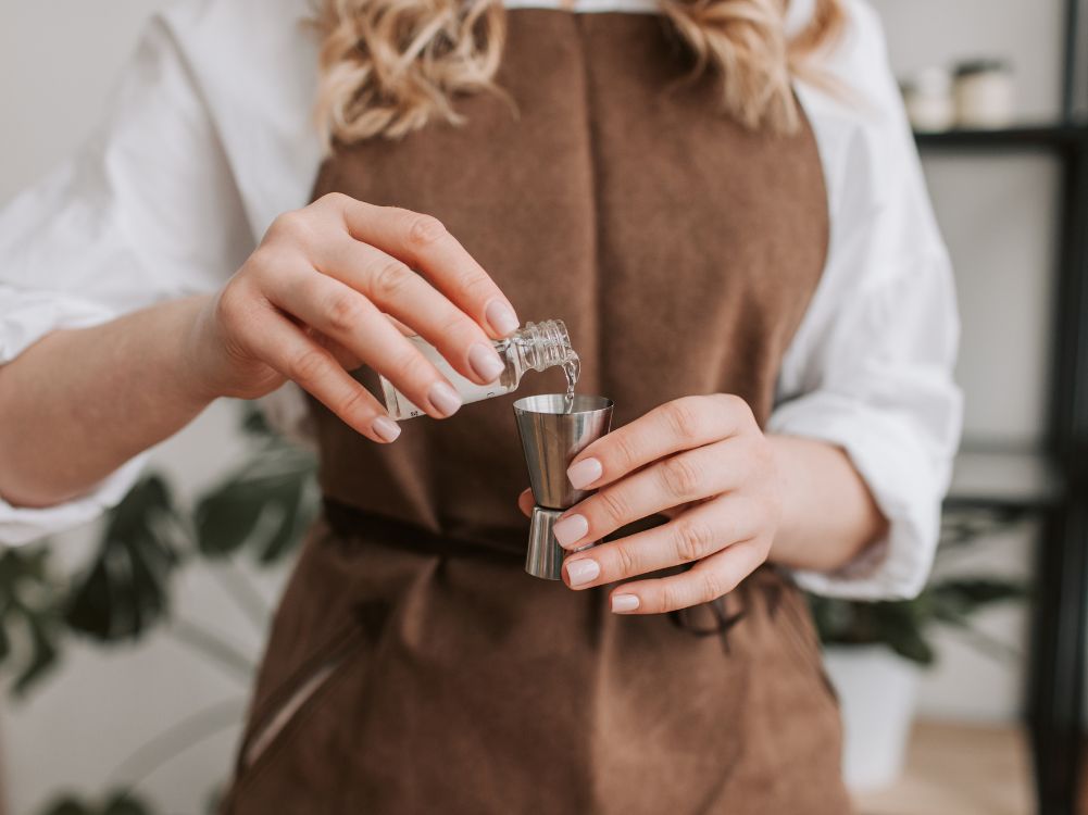 How to Measure Cocktails Perfectly with a Jigger - Zulay Kitchen